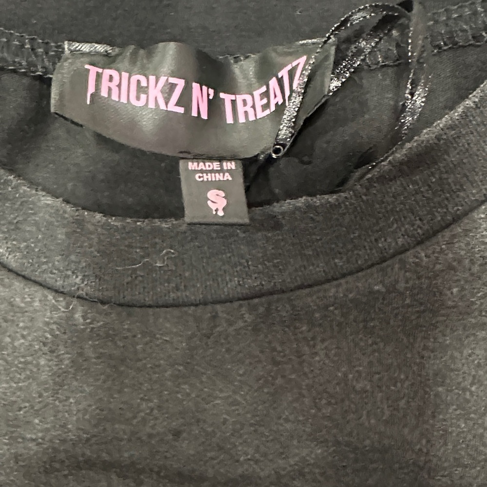 Black Halloween Graphic Tee - Picture 2 of 3